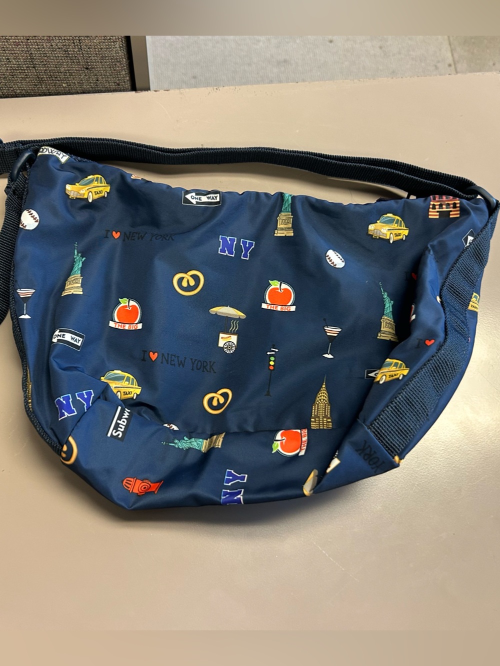 LeSportsac playful "I Love New York classic iconic city symbols hobo Messager - Picture 8 of 16